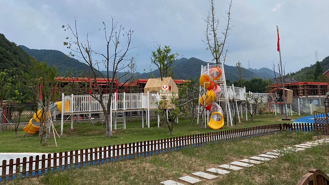 幼兒園適合哪種材質的兒童滑梯？